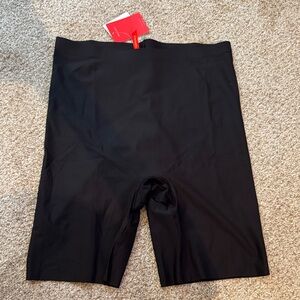 SPANX Black Mid-Thigh Thinstincts